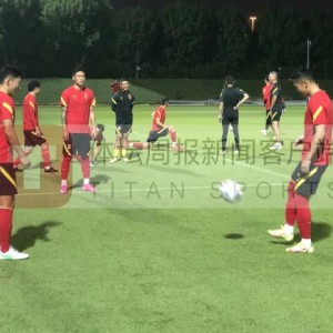 开云体育-国足适应场地只踩场恐难训练 发布会禁止记者出席